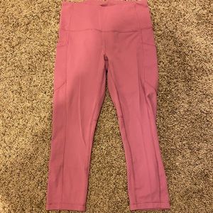 Yogalicious legging in pink color. Capri style in size medium.